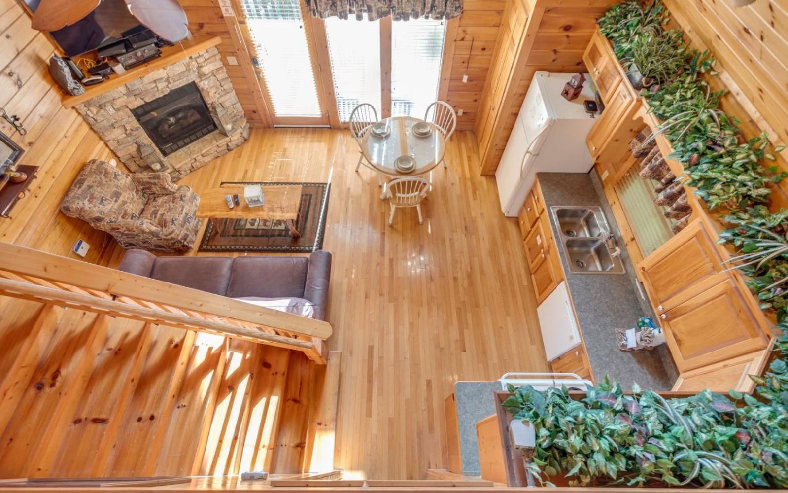 Hugs N Kisses Pool Table Hot Tub Pool Table Community Pool Close To Downtown Gatlinburg Exterior photo