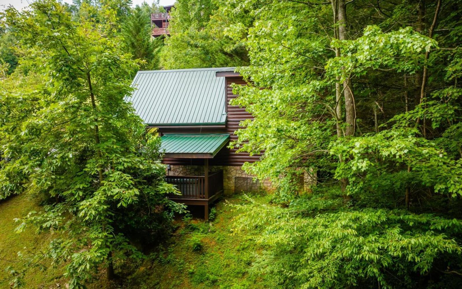 Hugs N Kisses Pool Table Hot Tub Pool Table Community Pool Close To Downtown Gatlinburg Exterior photo